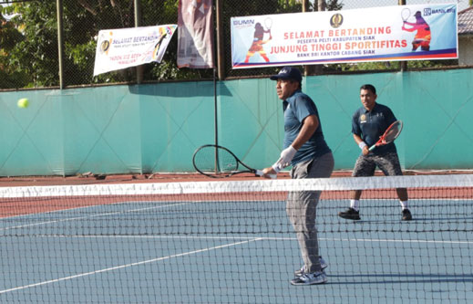 Bupati Alfedri Buka Kejuaraan Tenis Lapangan Piala Pelti Siak